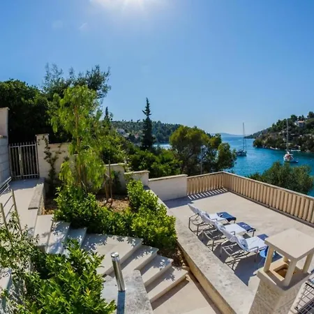 Karmen - Luxury Seafront * Bobovisca